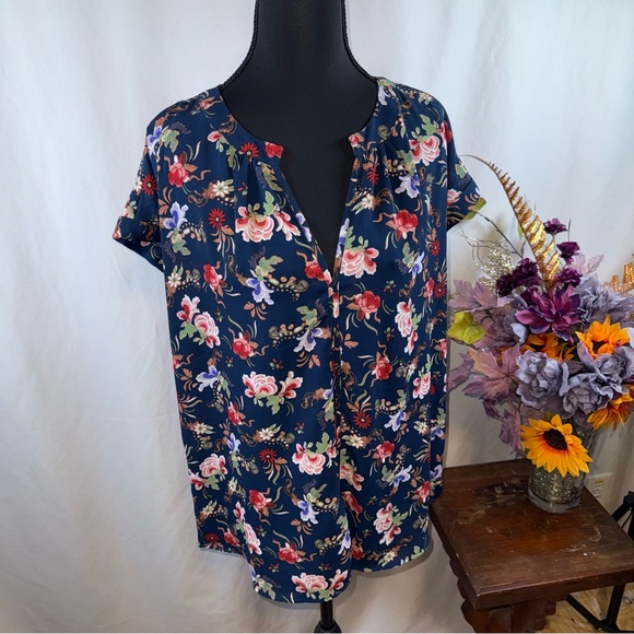 Philosophy Tops - Philosophy Navy Floral Split Neck Short Sleeve Blouse Size L